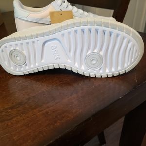 Asics tennis shoes women's size 9 NWT.